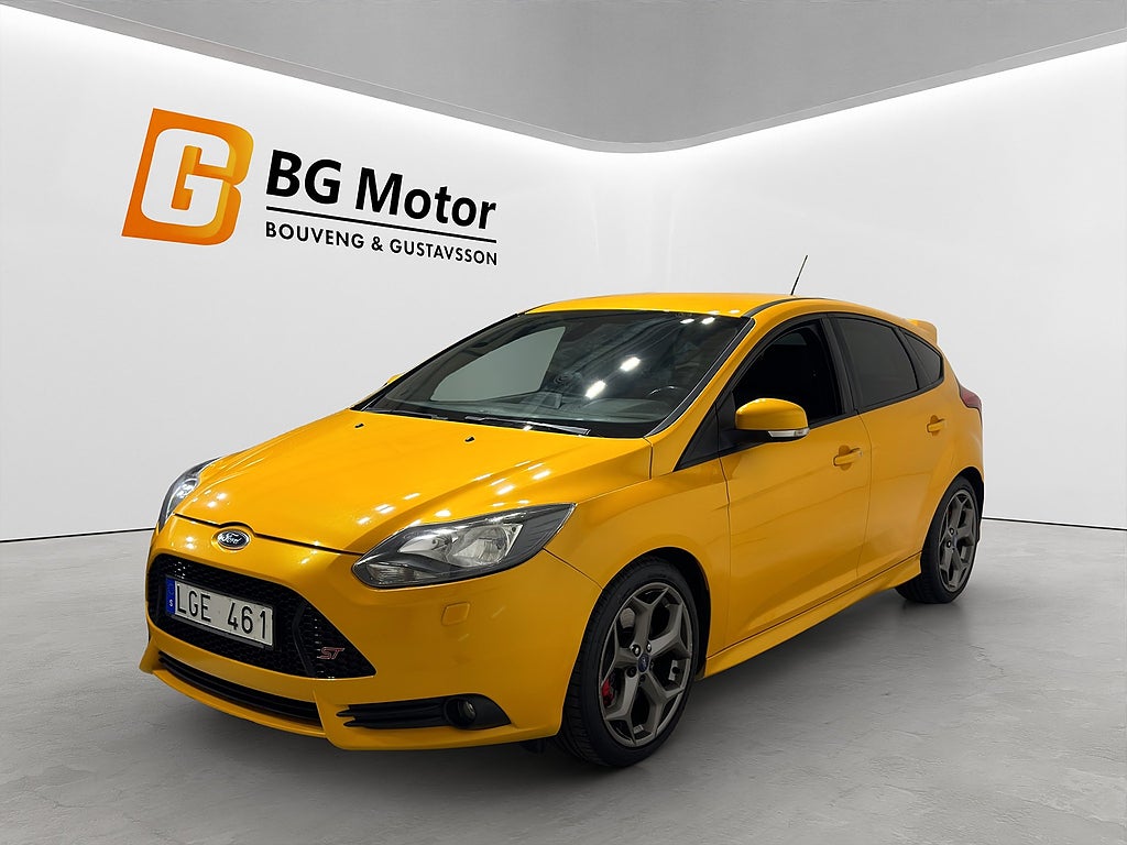 Ford Focus ST 250hk Navi/Keyless/PDC/Recaro