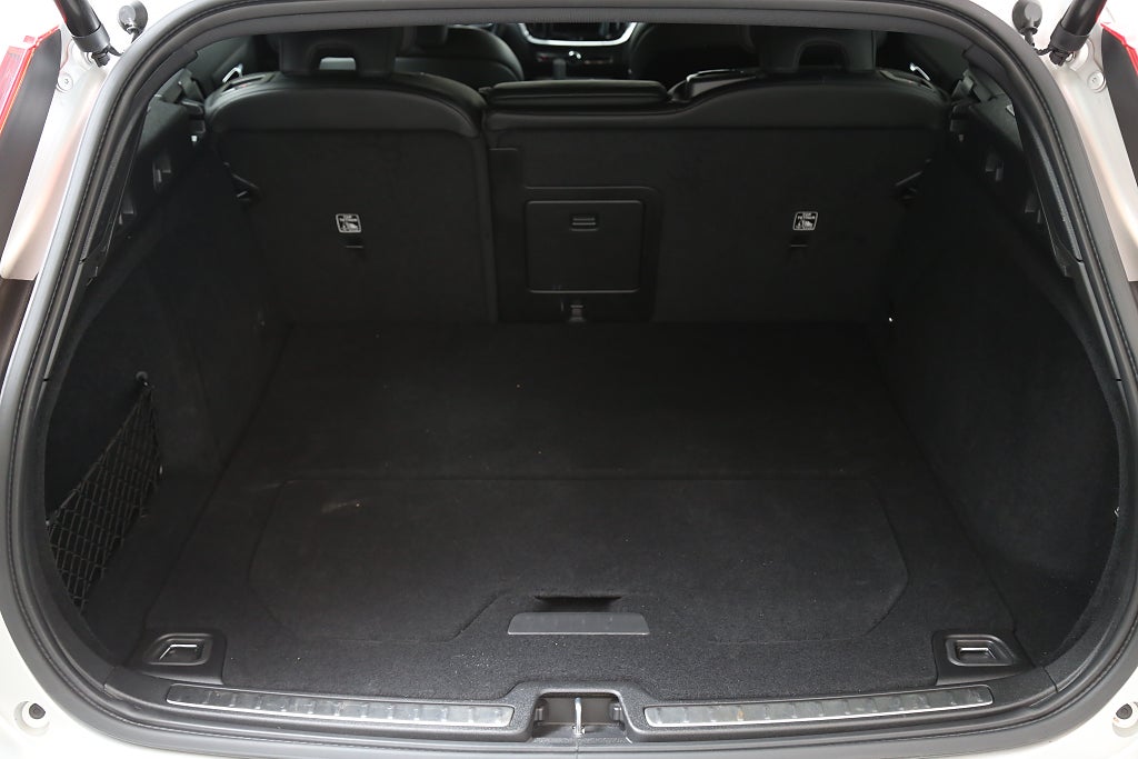 Volvo V60 Recharge T6 AWD 340hk R-Design |Navi|Kamera|Voc| 2022