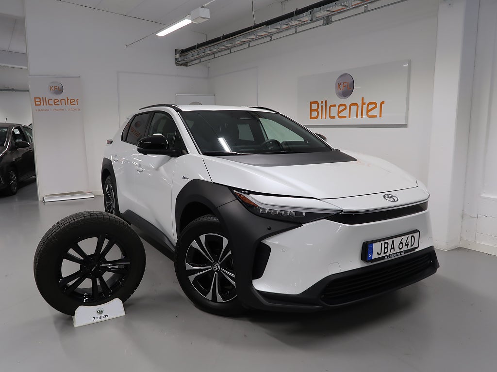 Toyota bZ4X 71.4 kWh V-Däck ingår 360°-Navi-Elstol-Rattvärme-Adapti