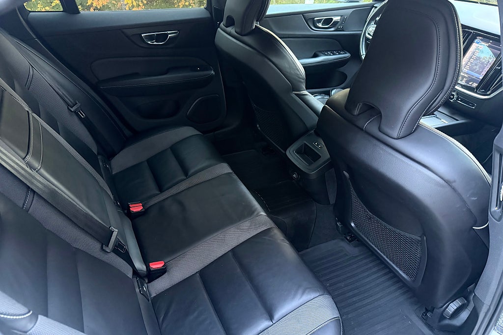 Volvo V60 D4 AWD Geartronic R-Design|Dragkrok|Svart innertak|VoC