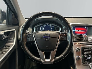 Volvo XC60 D4 AWD Aut Summum Dvärm/Skinn/SoV/BLIS/Ad.Fhåll/Navi