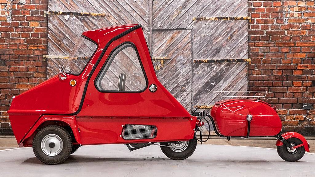 Fordonet restaurerades av fin förra ägare och fick då sin röda färg. Foto: Bring a Trailer