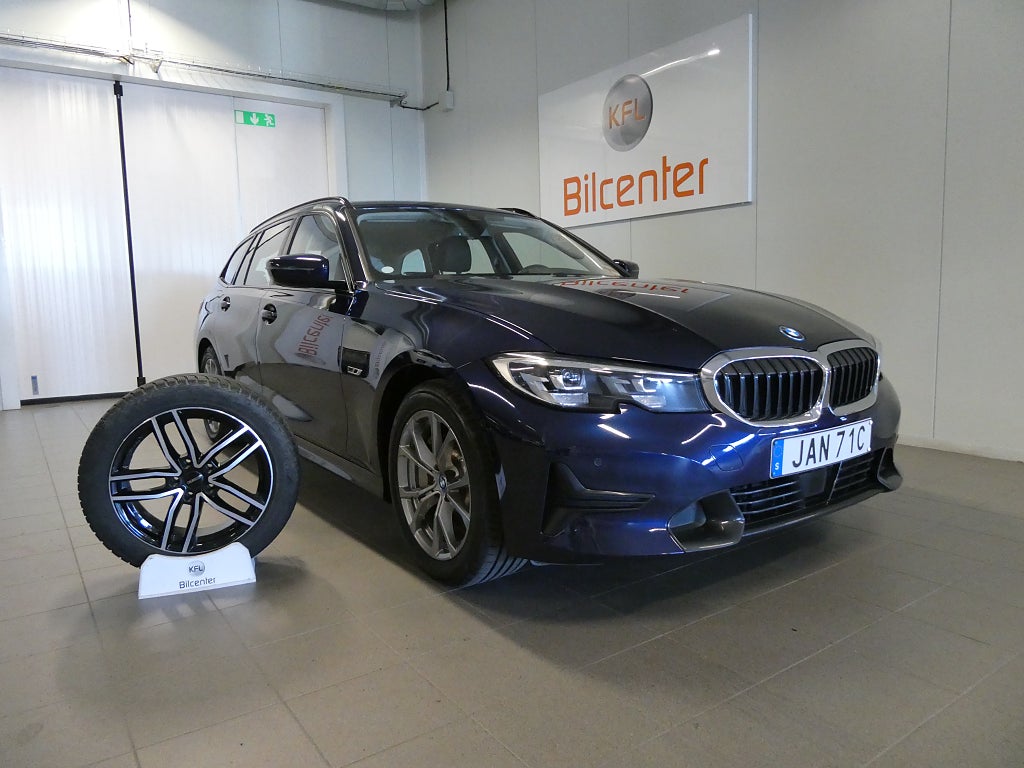 BMW 330e Sport line Aut-Drag-Navi-HUD-Kamera-Cockpit-SoV