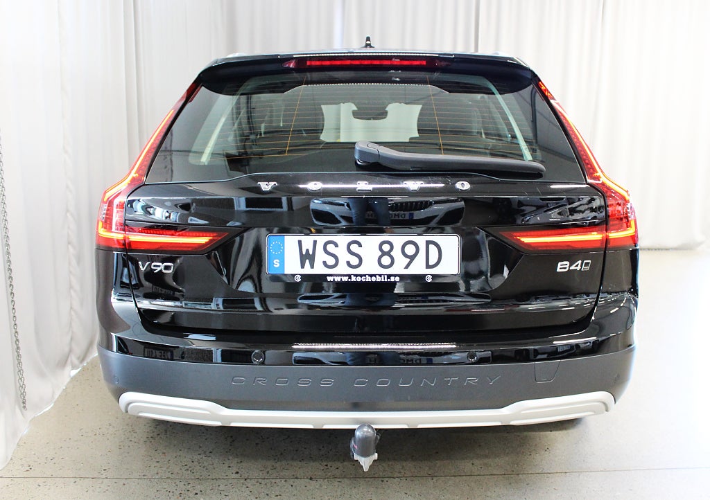 Volvo V90 Cross Country B4 AWD 197HK Advanced Edition, Drag, Värmare,