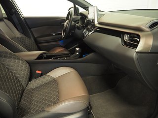 SUV Toyota C-HR 8 av 19