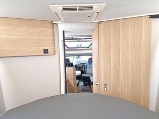 Husbil-halvintegrerad Adria CORAL 670 SC PLUS 26 av 28
