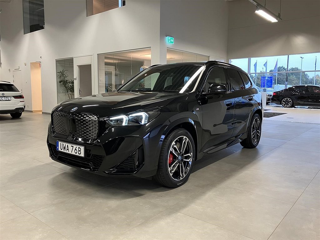 BMW iX1 xDrive30 M Sport Active Edition H K DAP Innovation Drag