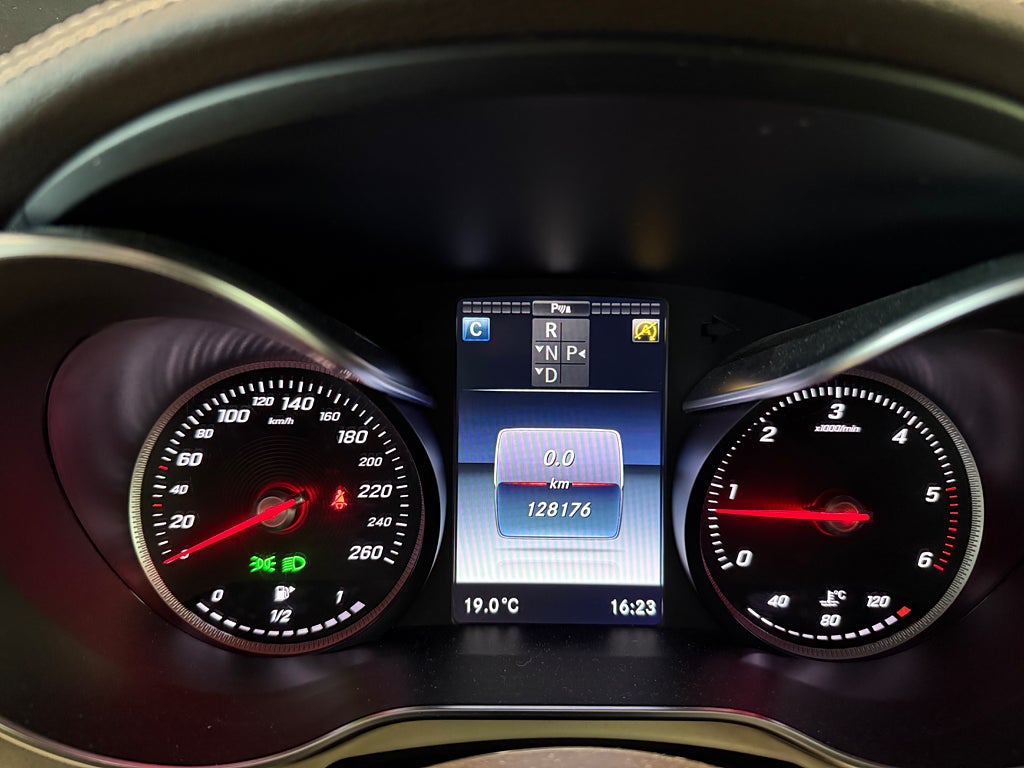 Mercedes-Benz GLC 220 d 4MATIC Exclusive Värmare Läder Drag - bild 12