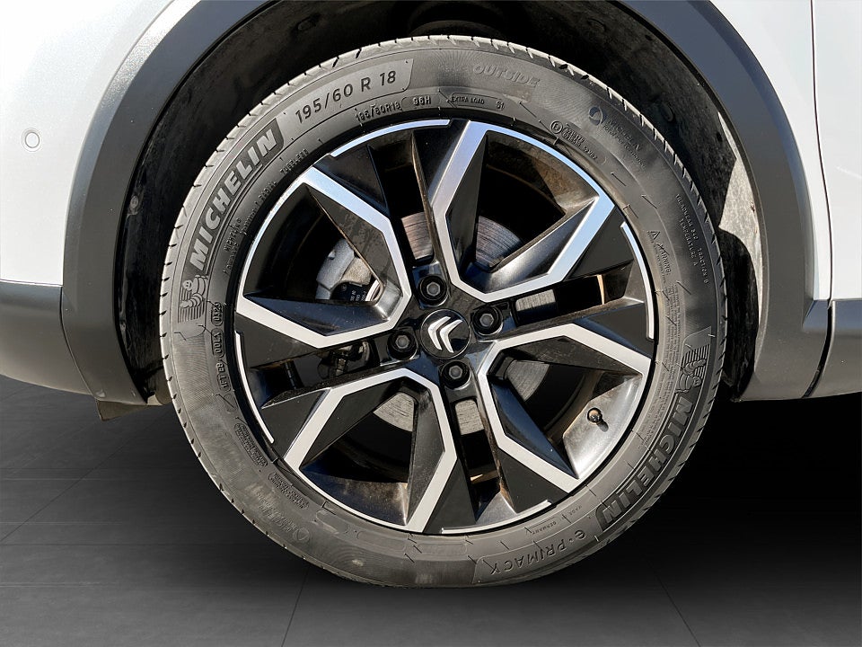 Bild på Citroën e-C4 Shine 50kWh 136hk Aut B-KAMERA CARPLAY