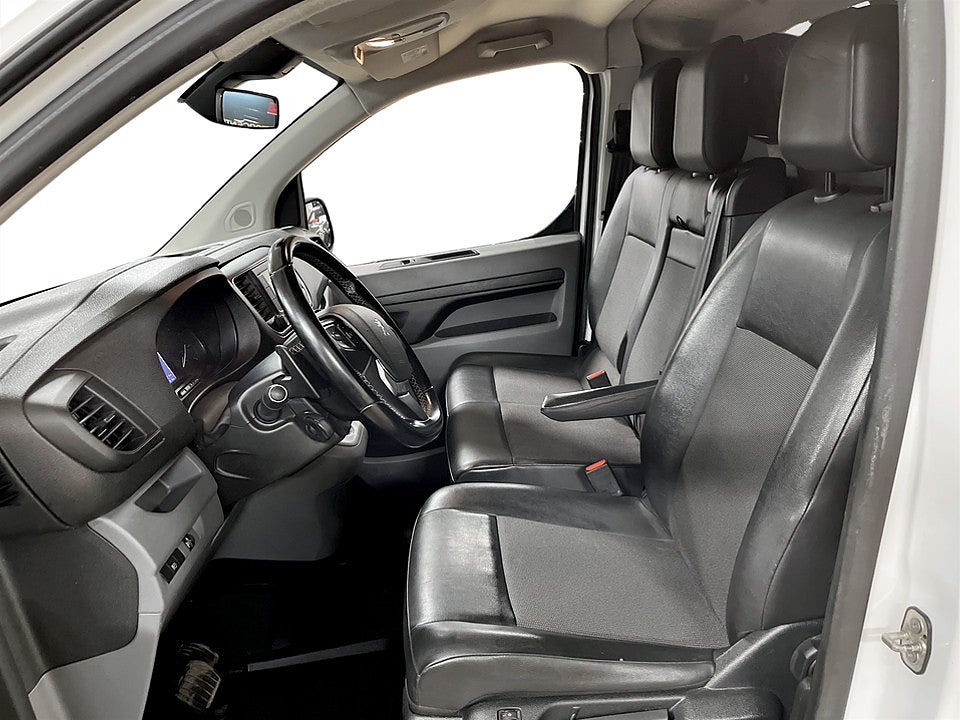 Bild på Peugeot Expert PRO+ 2.0 BHDi Aut L2 B-KAMERA DRAG 180hk