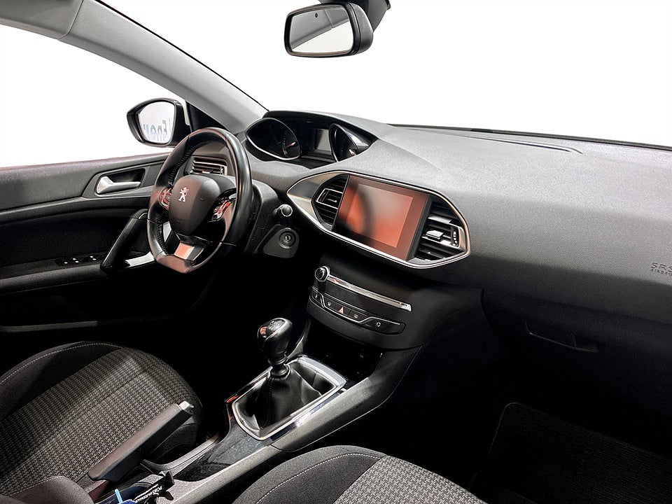 Bild på Peugeot 308 5D Active 1.2 PT 130hk P-SENSORER BAK