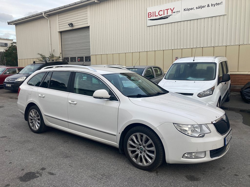 Skoda Superb Kombi 2.0 TDI 4x4 Elegance  Drag D-Värm 170hk