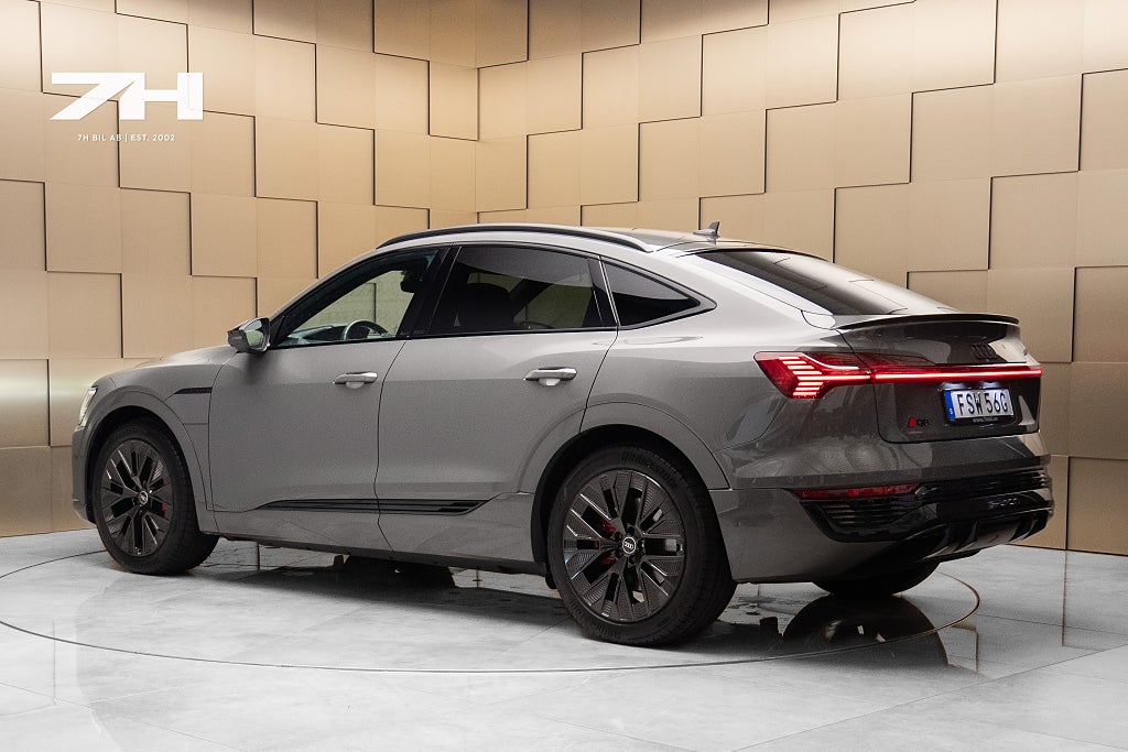 Audi Q8 Sportback 55 e-tron quattro S Line / HuD / Drag / 21"