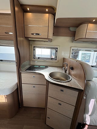 Husbil-halvintegrerad Mc Louis  MC4 75 7 av 21