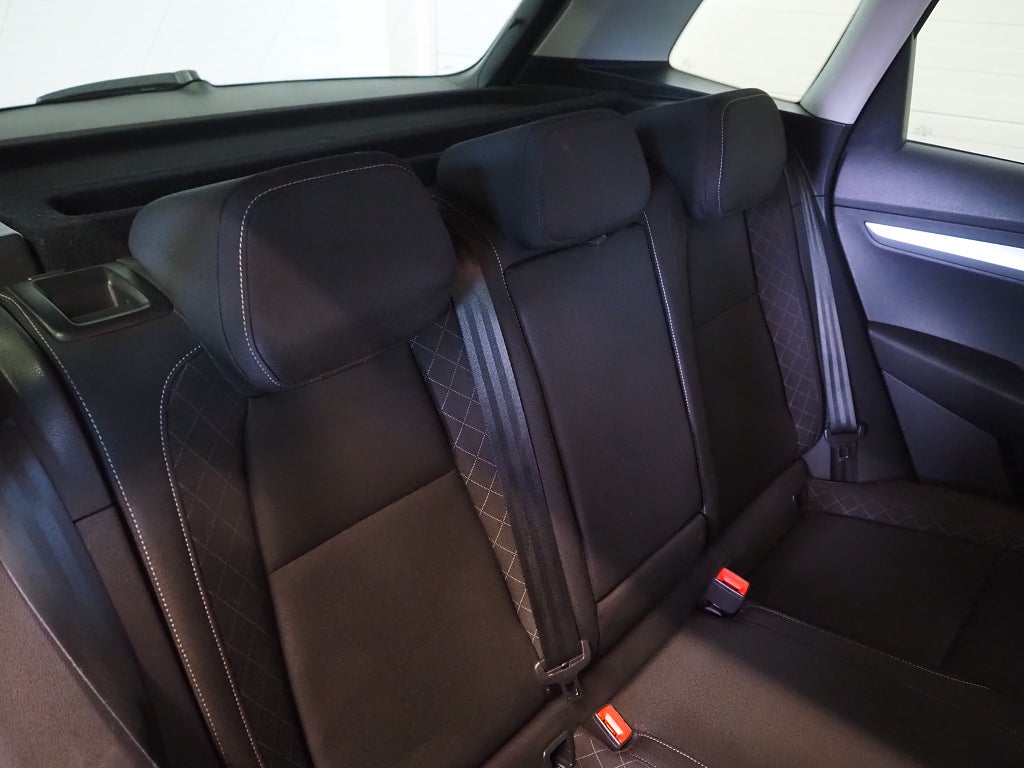 Skoda Karoq 1.0 TSI Ambition Euro 6 | P-Sensorer | Carplay | 2019