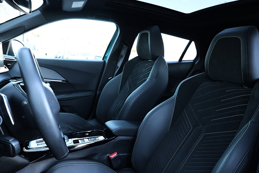 Peugeot 2008 GT Hybrid 145hk Aut Panoramaglastak