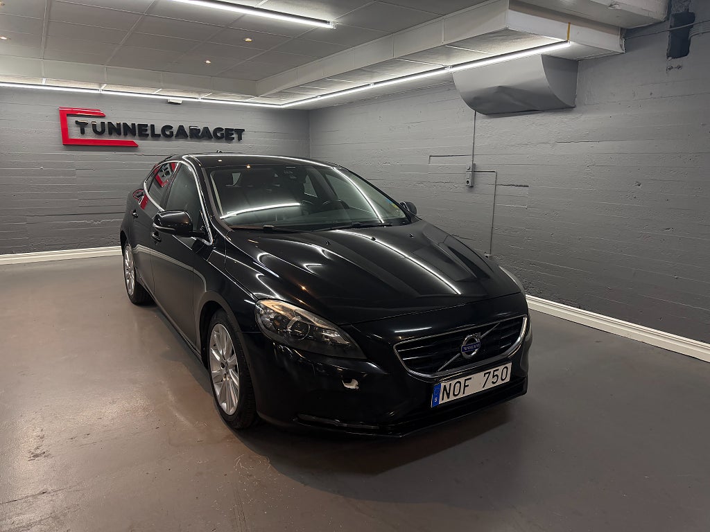 Volvo V40 D2 Summum Nyservad Nykamrem 1000kr Avb-Mån