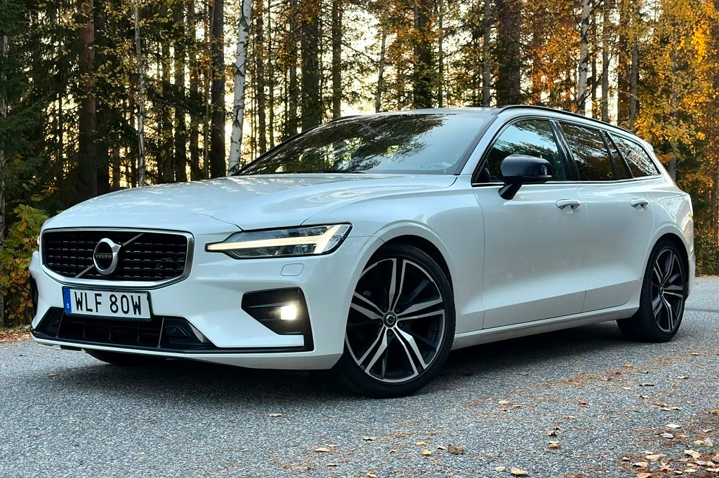 Volvo V60 D4 AWD Geartronic R-Design|Dragkrok|Svart innertak|VoC