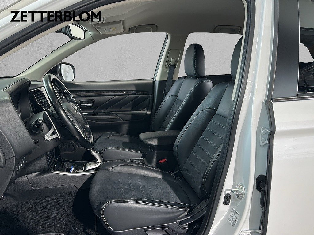 SUV Mitsubishi Outlander 7 av 14