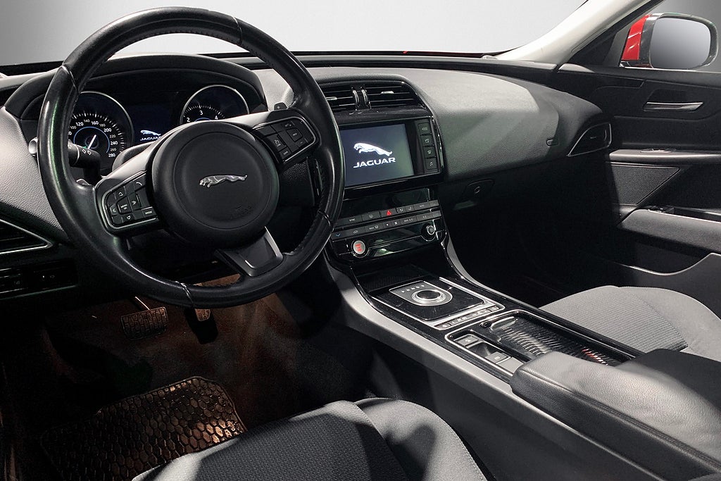 Jaguar XE 20d 180hk Automat | Dieselvärmare | 2018