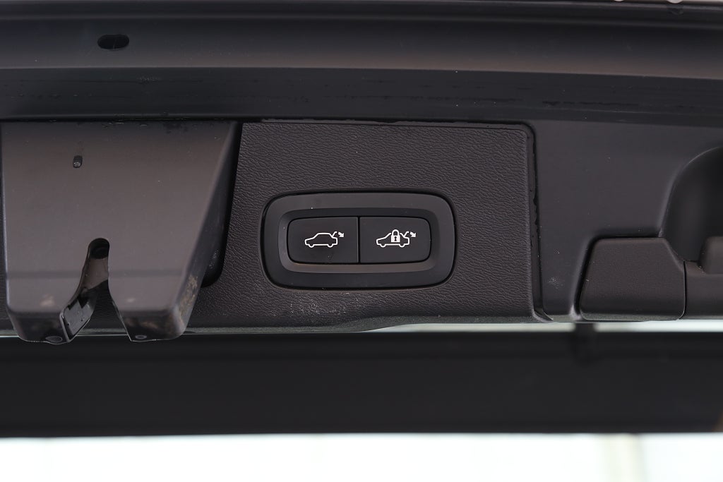 Volvo XC60 Recharge T6 340hk Inscription Exp AWD Pano Läder Drag 2022