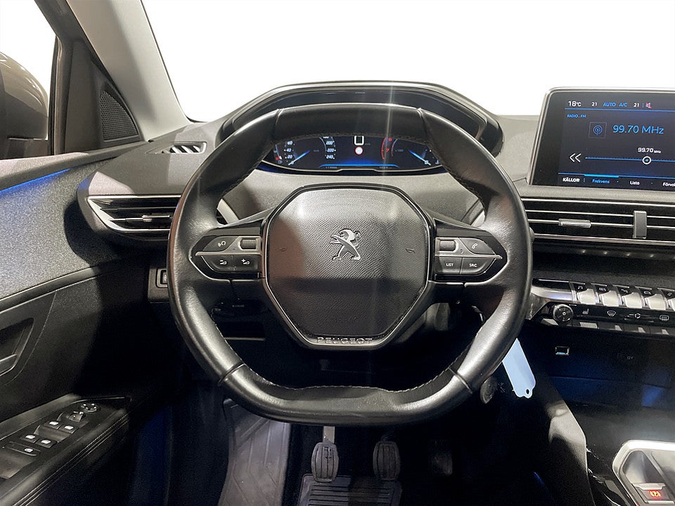 Bild på Peugeot 3008 Allure 1.2 PT 130hk - FARTHÅLLARE
