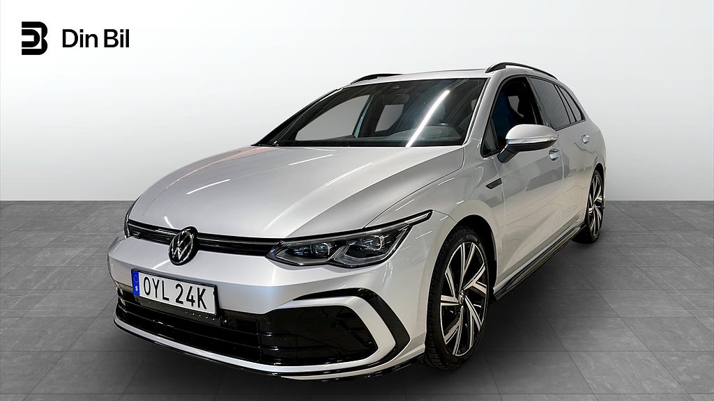 Volkswagen Golf 1.5 eTSI 150hk R-Line Värmare Drag B-Kam Pano
