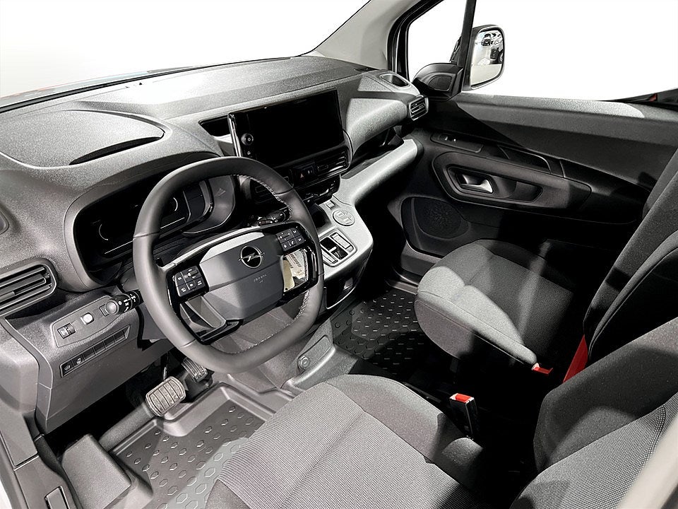 Bild på Opel Combo Crew Cab 130hk Aut - OMGÅENDE LEVERANS!