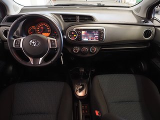 Halvkombi Toyota Yaris 14 av 20