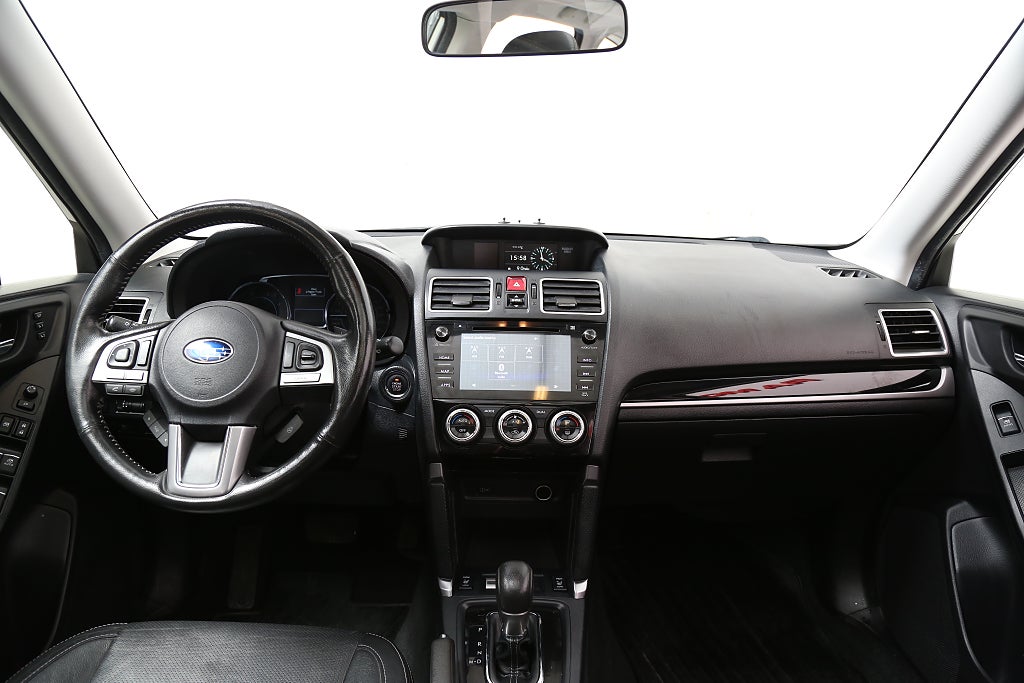 Subaru Forester 2,0D 147hk XE AWD Aut Panorama Skinn Drag