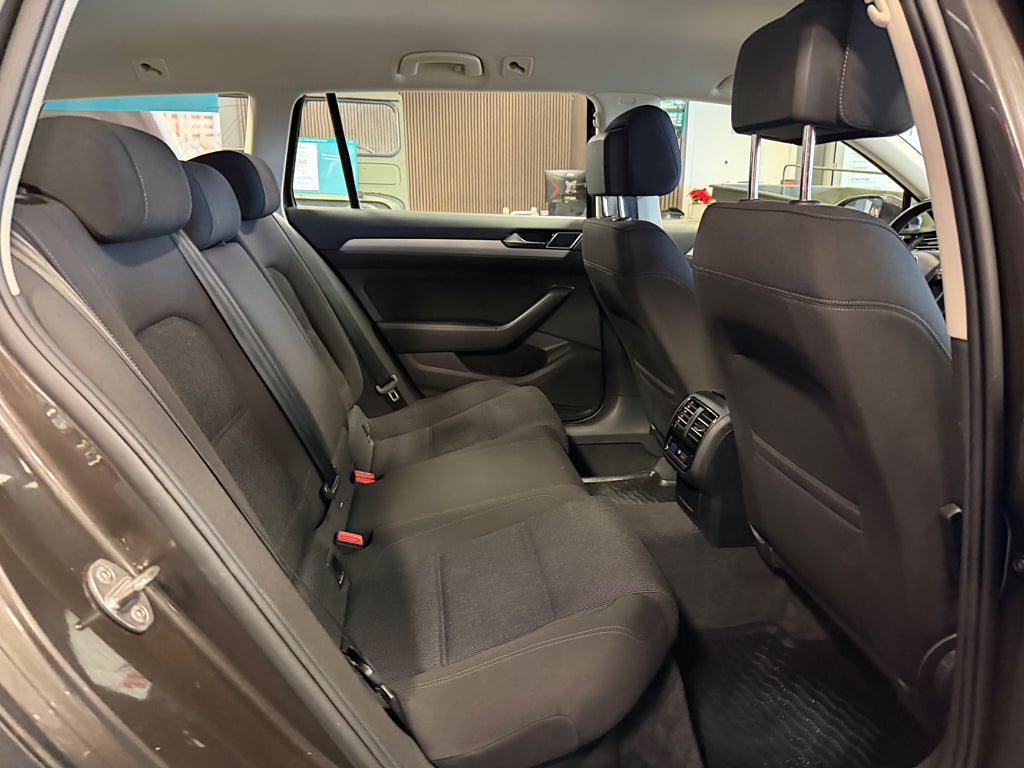 Volkswagen Passat 2016 - miniatyr 24