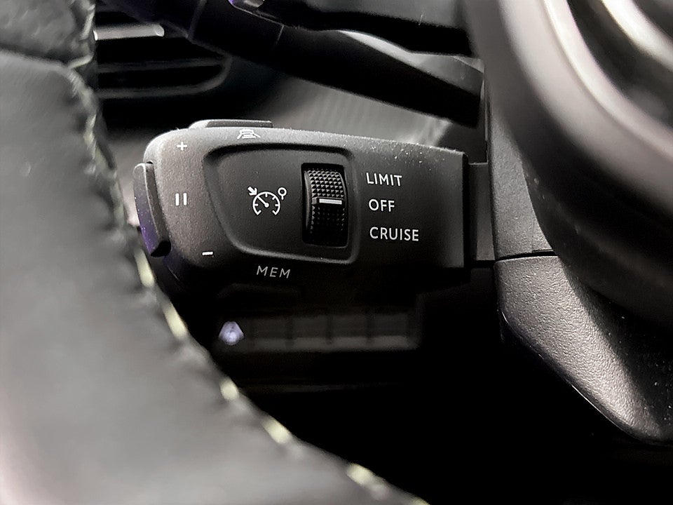 Bild på Peugeot 2008 GT 1.2 PT 130hk Aut B-KAMERA ELSTOL