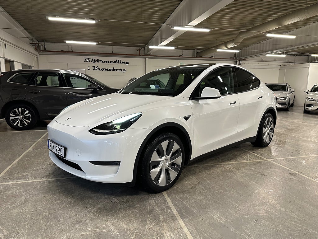 Tesla Model Y Long Range AWD Pano Dragkrok Värmepump Autopilot Moms