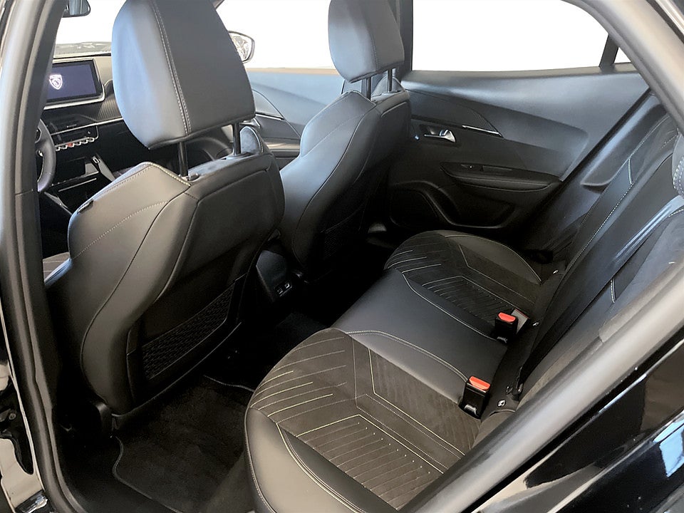 Bild på Peugeot 2008 GT 1.2 PT 130hk Aut B-KAMERA CARPLAY ELSTOL