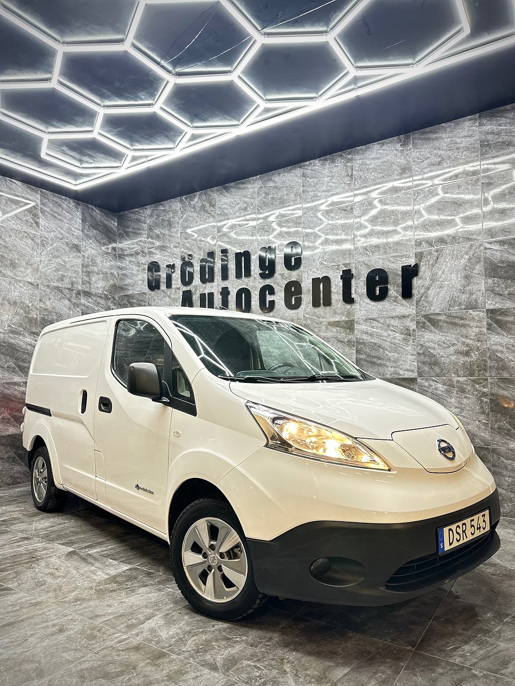 Nissan clearance env200 leasing