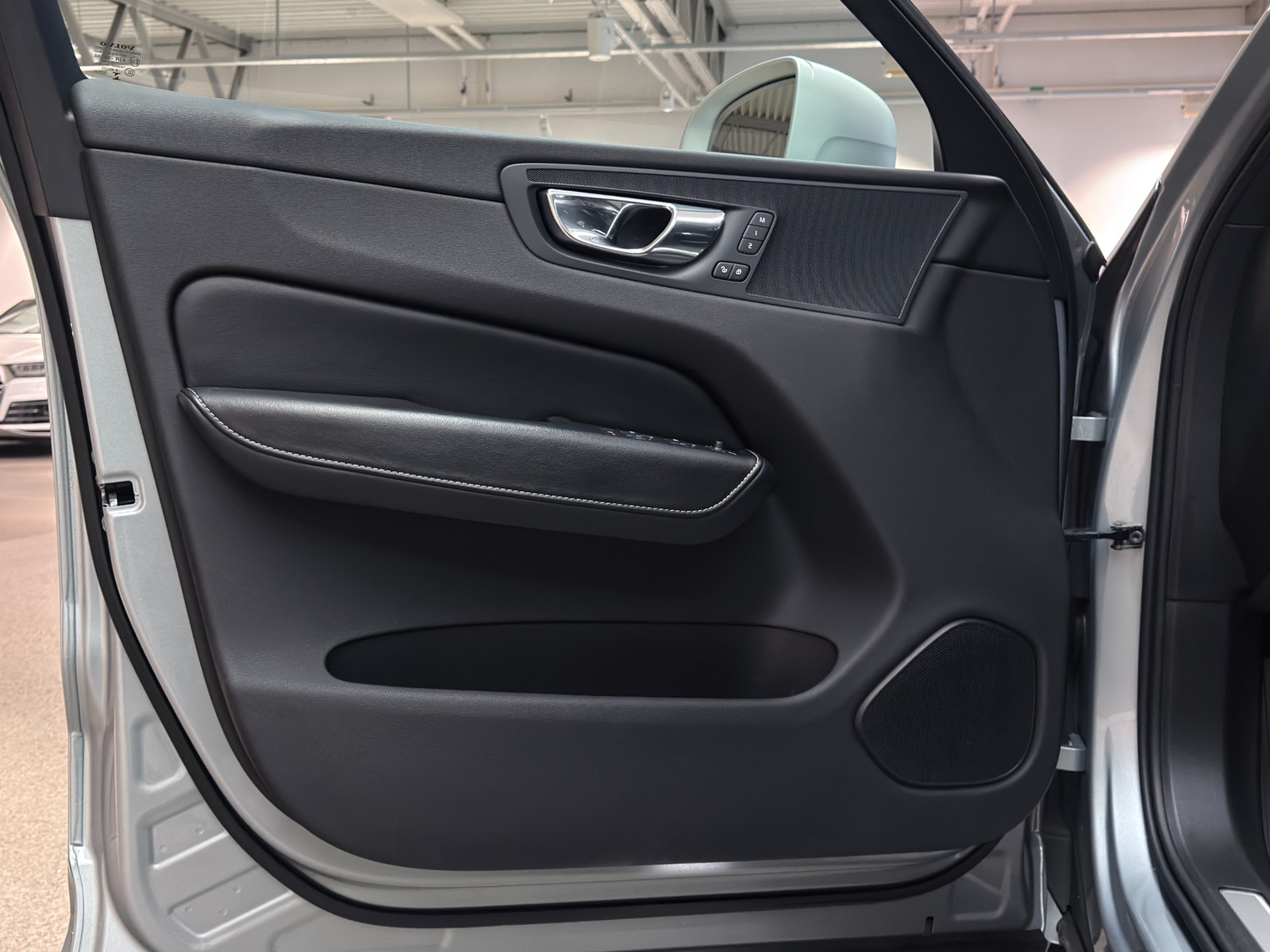 Volvo XC60 T5 AWD R-Design 254hk | Drag | Panorama | Klimatpaket 2018 - miniatyr 9