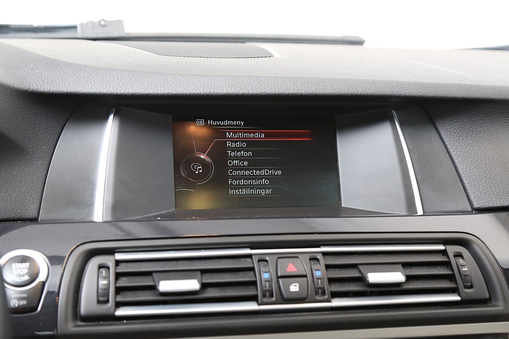 BMW 520d xDrive 190hk Touring Aut Panorama l 19" l Dieselvärmare 2017