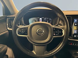 Volvo V60 D3 AWD Aut Momentum Kamera Cockpit Värmare Psens S&V – bild 9