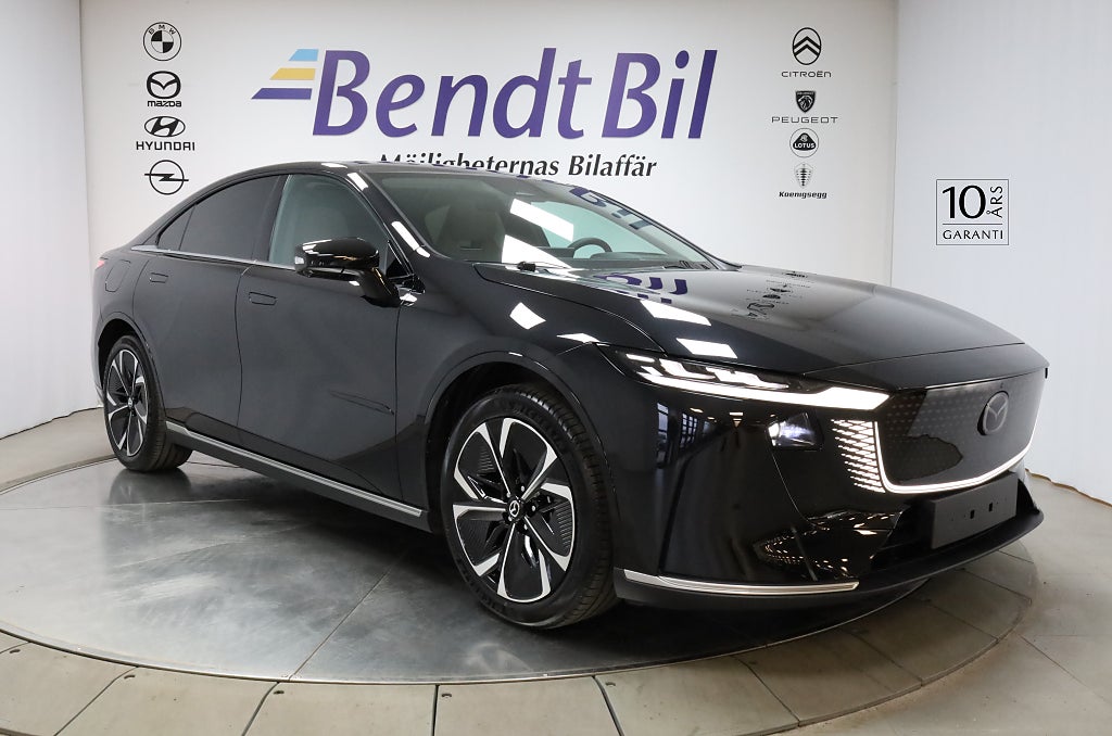 Mazda 6e 68.8kWh Takumi/ Beige klädsel/ Glastak /Adaptiv Farth.