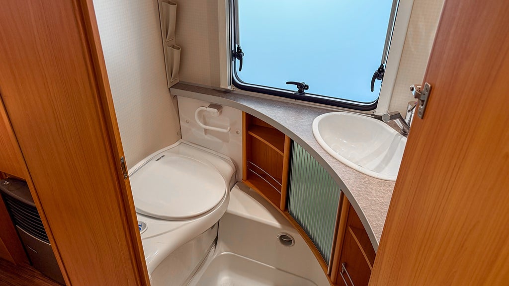 Fendt Saphir 540 TF Markis med väggar Besiktigad välvårdad Queenbed