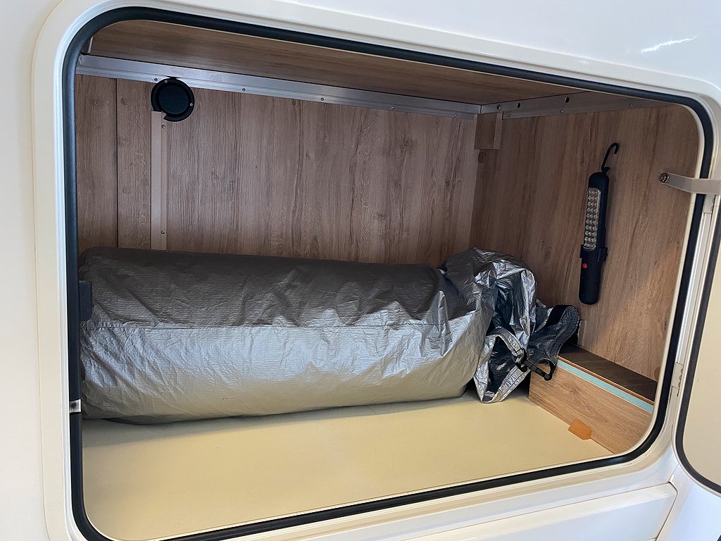 Eura Mobil Profilia 730 EB /ALDE/Solcell/L-bädd/Badrum bak - Eura Mobil