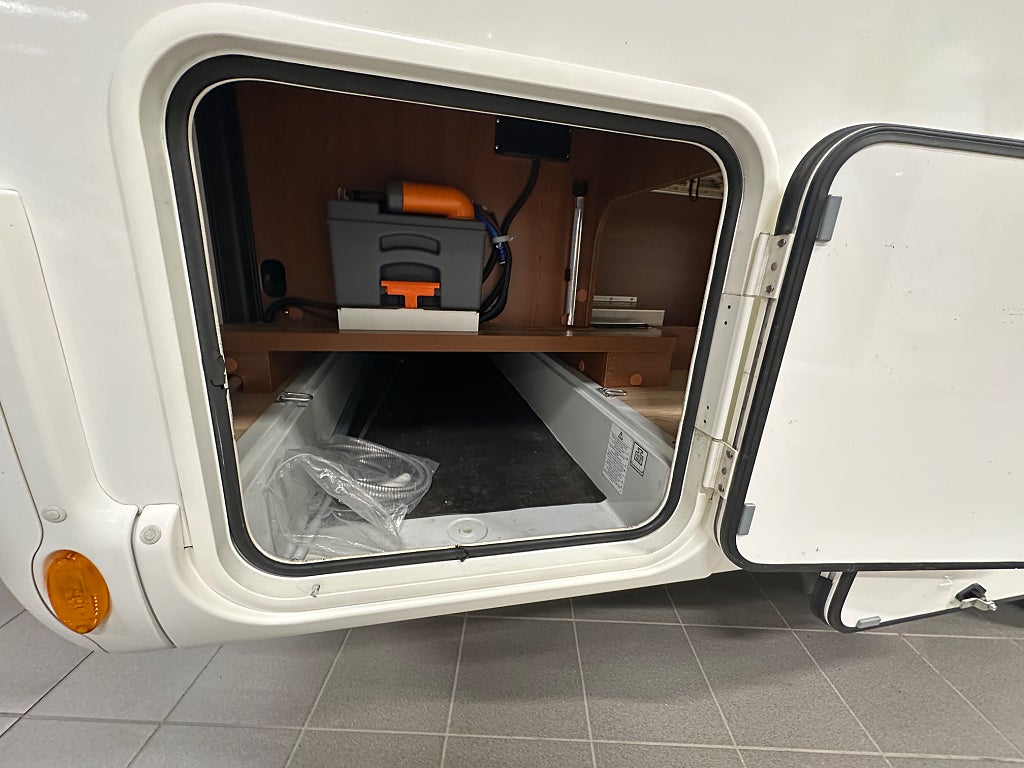 Rapido 7065 F Automat Alde taksäng Låga sängar toa bak thumbnail