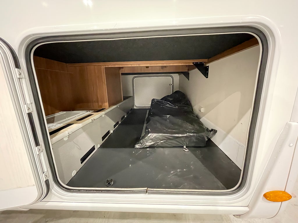 Pilote Essentiel P 740 GJ /ALDE/Solcell/B-körkort/Ugn/Långbäddar - Pilote