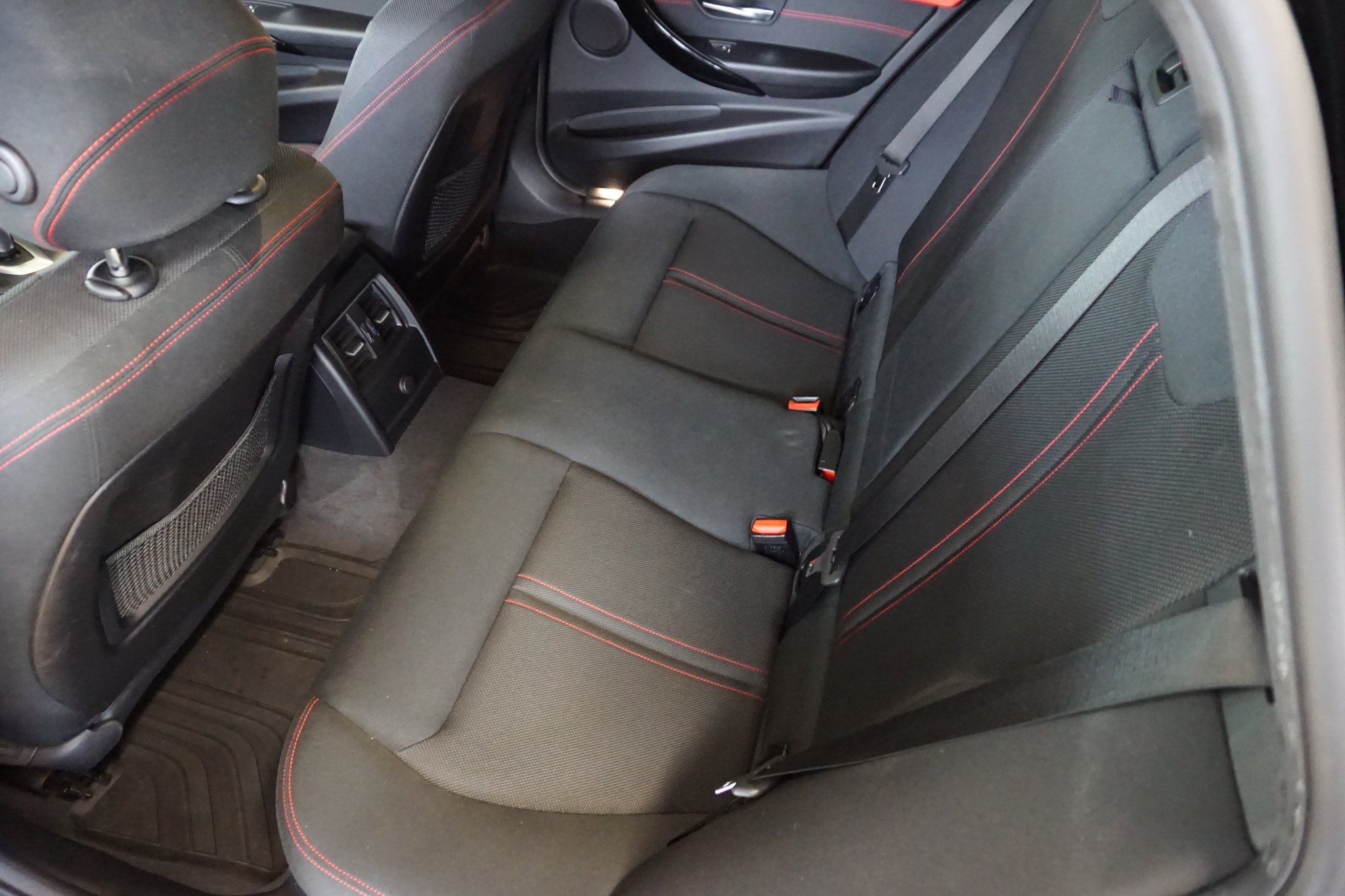 BMW 320 2019, bild 6/45