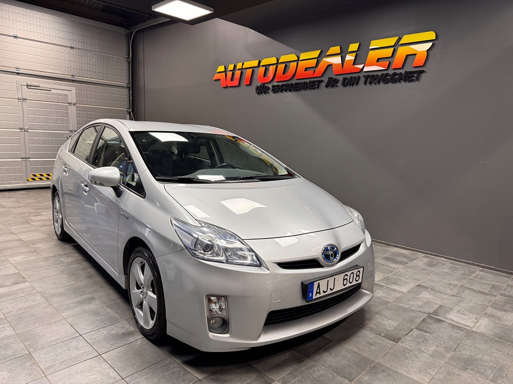 Toyota Prius Hybrid CVT 136hk (Ränta 3,45%) lågmilare 
