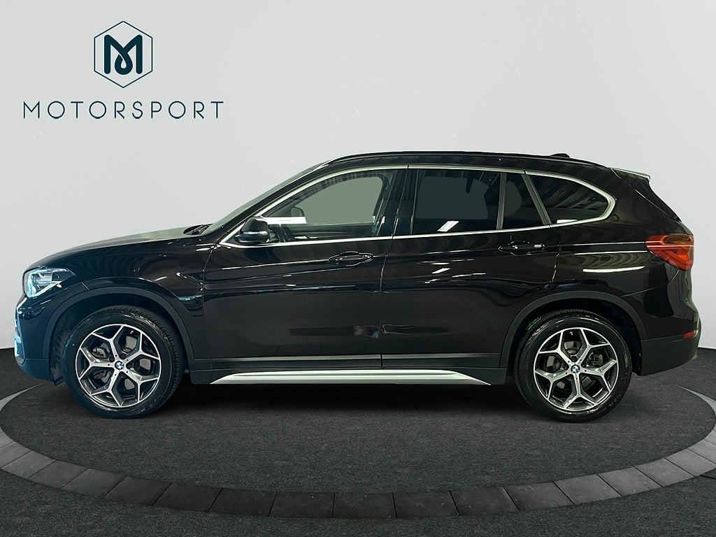 BMW X1 xDrive20d Aut xLine Dragkrok Farth 4WD Panorama HUD bild 2