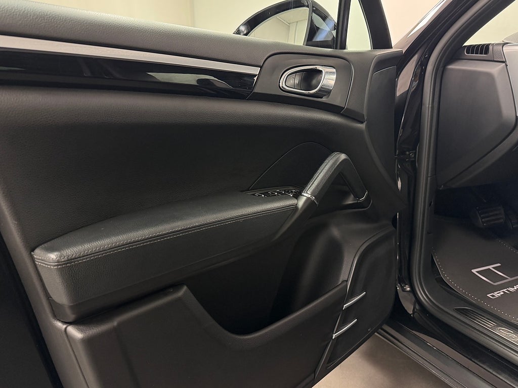 Porsche Cayenne 2016 - miniatyr 10
