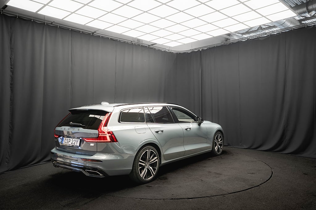 Volvo V60 Recharge T6 AWD R-Design PANO DRAG H/K 360° 1-ÄGARE