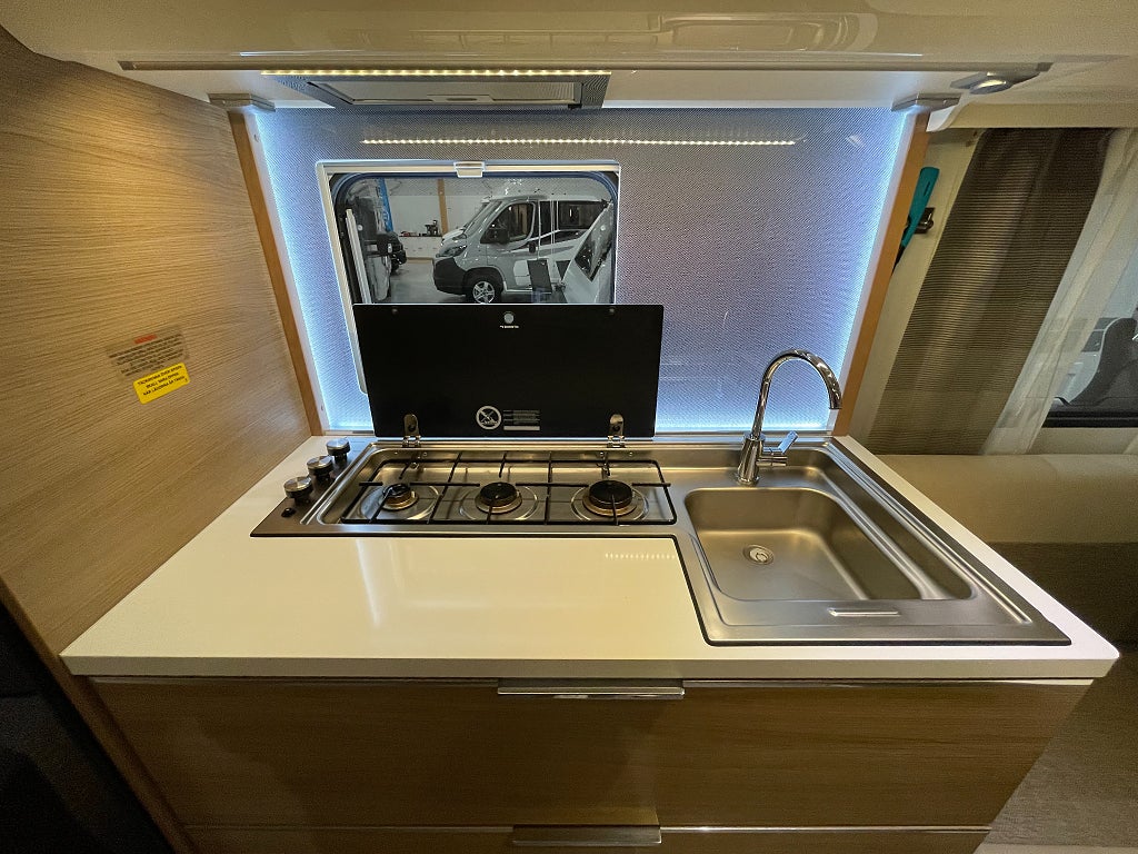 Adria Adora 572 UT /ALDE/Långbäddar/Markis/Badrum bak - Adria