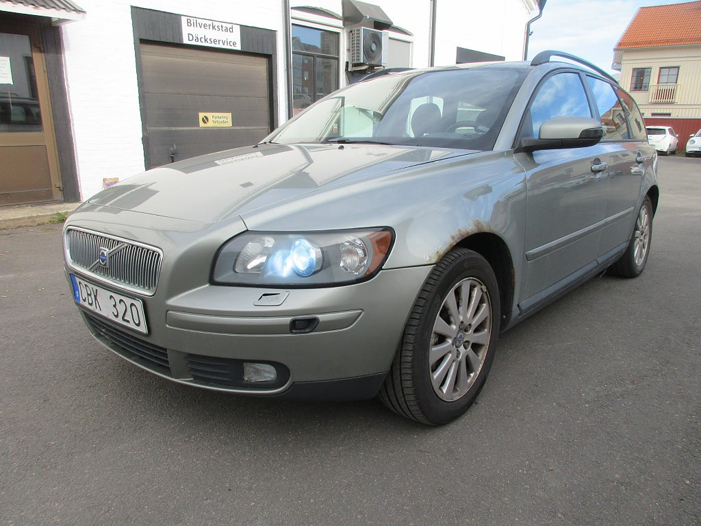 Volvo V50 2.4 Momentum 170 hk Bytt kamrem Välservad Drag